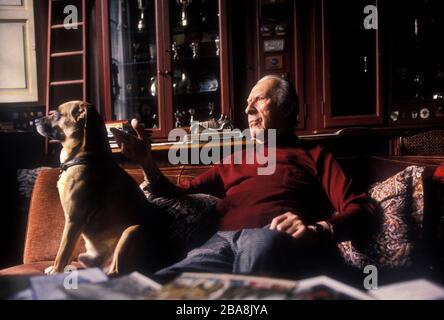 Graf Giovanni (Johnny) Lurani fotografierte 1992 in seiner Villa in Calvenzano Italien Stockfoto