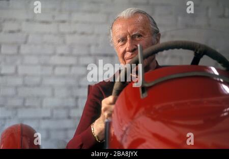 Graf Giovanni (Johnny) Lurani fotografierte 1992 in seiner Villa in Calvenzano Italien Stockfoto