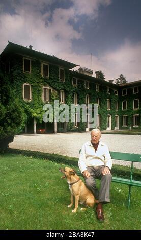 Graf Giovanni (Johnny) Lurani fotografierte in seiner Villa in Calvenzano Italien. . Stockfoto