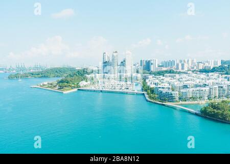 KEPPEL HARBOUR/SINGAPUR, 29. APRIL 2018 - Reflections at Keppel Bay in Singapur ist ein 99-jähriger Mietshalle-Luxus-Wohnkomplex am Wasser auf ca. Stockfoto