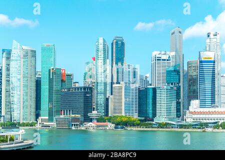 MARINE BAY/SINGAPUR, 29. APR 2018 - Singapore Art Science Museum, von Marina Bay aus betrachtet Stockfoto