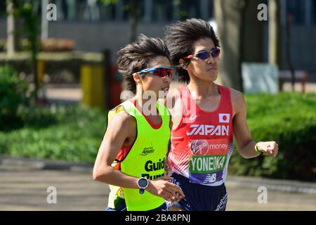 Japanischer, sehbehinderter Läufer, World Para Athletics, 2018 Virgin Money London-Marathon, London, Großbritannien Stockfoto