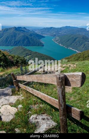 Valle d'Intelvi, Como, Italien: Blick von der Sighignola auf den Luganersee Stockfoto