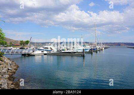 PAPAGAYO, COSTA RICA -17 MAR 2019- Blick auf die Marina Papagayo im Golf von Papagayo in Guanacaste, Costa Rica. Stockfoto