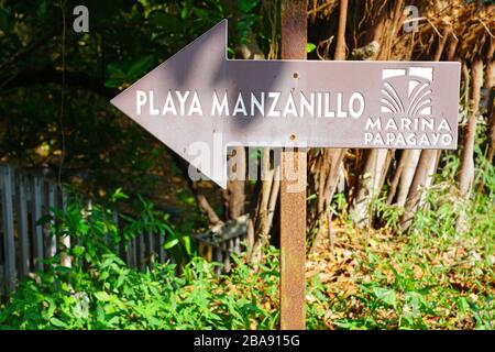 PAPAGAYO, COSTA RICA -17 MAR 2019- Blick auf die Marina Papagayo im Golf von Papagayo in Guanacaste, Costa Rica. Stockfoto