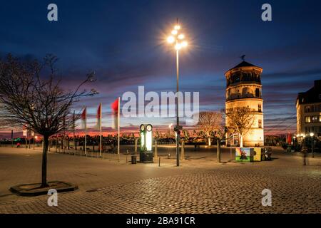 Burgplatz mit Schlossturm in der Düsseldorfer Altstadt Stockfoto