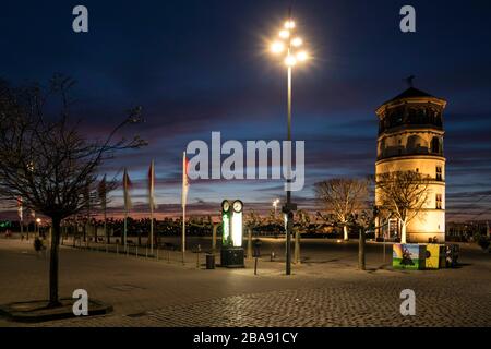 Burgplatz mit Schlossturm in der Düsseldorfer Altstadt Stockfoto