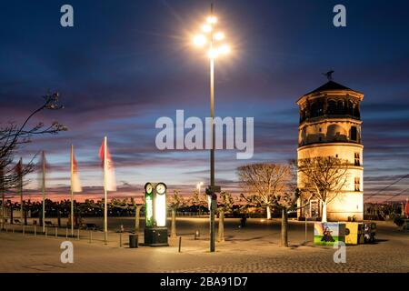 Burgplatz mit Schlossturm in der Düsseldorfer Altstadt Stockfoto