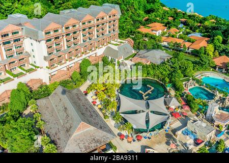 SENTOSA/SINGAPUR, 29. APR 2018 - Blick auf die Insel Sentosa und Singapur auf das Meer. Stockfoto