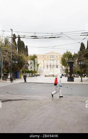 Dekontamination am syntagma-platz Athen Griechenland aus Coronavirus Stockfoto