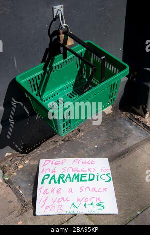 Leere Straßen und Ladenschilder, die in Brighton aufgrund der Coronavirus-Blockierung geschlossen sind Stockfoto