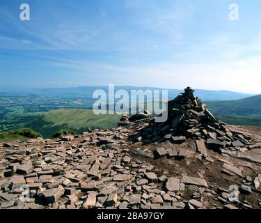 Cairn auf dem Gipfel des Cribyn Brecon Beacons National Park, Powys, Wales. Stockfoto