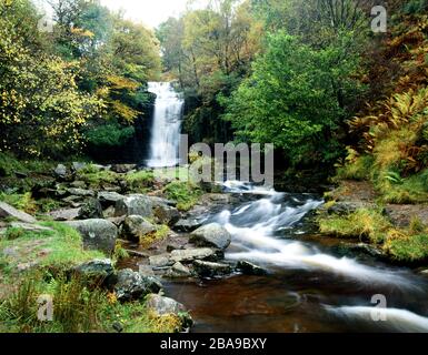 Wasserfall am Fluss Caerfanell, Blaen Y Glyn, Brecon Beacons National Park, Powys, Wales. Stockfoto