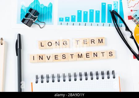 Langfristiges Investitionskonzept mit Buchstaben Stockfoto