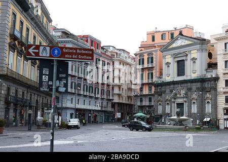 Neapel 26-03-2020 Coronavirus Emergency (COVID-19) auf dem Bild Piazza Trieste e Trient desertiert (Newfotosud Alessandro Garofalo) (napolipress/Fotogramma, Neapel - 2020-03-26) p.s. la foto e' utilizzabile nel rispetto del contesto in cui e Stata scattata, persentante del sinteno delle del desinteno delle Stockfoto