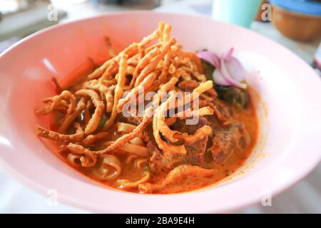 Nudeln, thailändische Nudeln oder Khao soi oder Curry-Nudeln Stockfoto