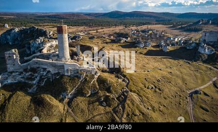 Burg Olsztyn (Woiwodschaft Schlesien). Stockfoto