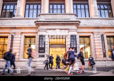 London - Außenansicht des Science Museum in Kensington, einem Wahrzeichen und einer beliebten Besucherattraktion Stockfoto