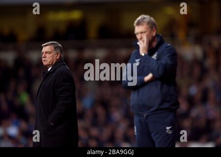 Everton Manager David Moyes (rechts) und West Ham United Manager Sam Allardyce (links) auf der Touchline. Stockfoto