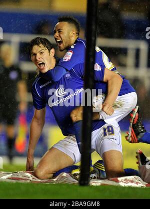 Nikola Zigic (links) von Birmingham City feiert mit Teamkollege Nathan Redmond, nachdem er das zweite und ausgleichende Tor des Spiels erzielt hat Stockfoto