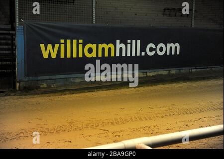 Allgemeiner Blick auf das William Hill Branding im Wimbledon Greyhound Stadium Stockfoto