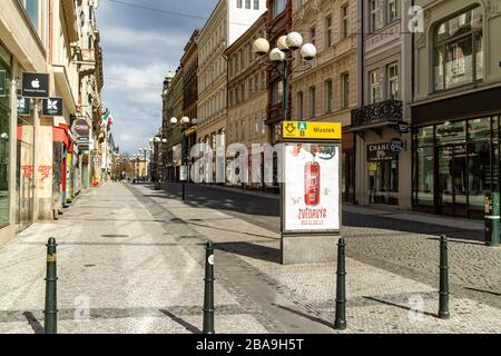 Prag, Tschechien - 22. März 2020: Prag 28. Října Straße leer wegen Ausbruch des Coronavirus Stockfoto