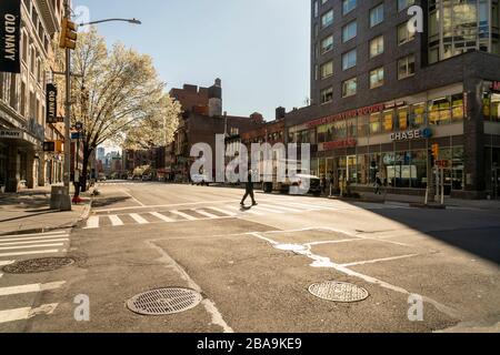 Leere Eighth Avenue in Chelsea in New York am Dienstag, 24. März 2020. Wegen der COVID-19-Pandemie wurden nicht essentielle Geschäfte geschlossen. (© Richard B. Levine) Stockfoto