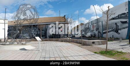 Olhao, Algarve, Portugal - Februar 2020: Straßenkunst in den Straßen der Stadt Stockfoto