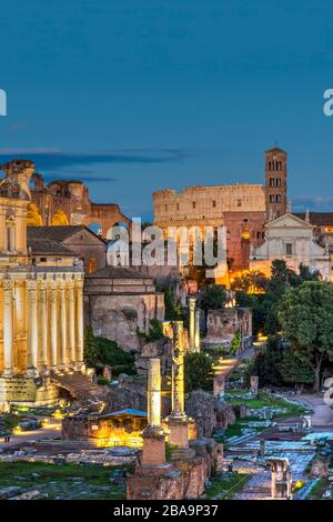 Nachtansicht der Roman Forum, Rom, Latium, Italien Stockfoto