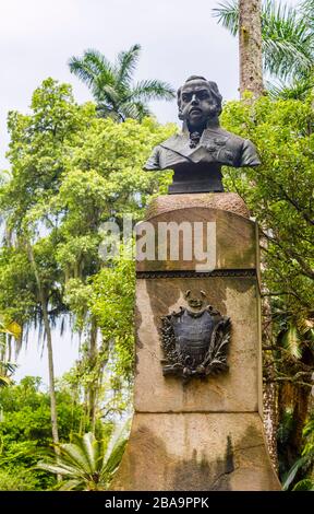 Büste und Wappen von D Joao VI (Dom Johannes VI.), Gründer des Botanischen Gartens (Jardim Botanico), South Zone, Rio de Janeiro, Brasilien Stockfoto