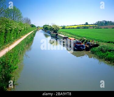 Kennet & Avon Canal in der Nähe von Semington, wiltshire. Stockfoto