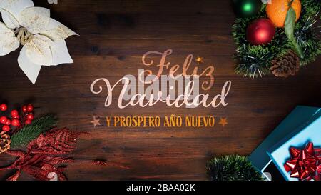 "Frohe Weihnachten und ein gutes neues Jahr" t.i. Frohe Weihnachten und ein glückliches Neues Jahr in deutscher Sprache auf hellem Hintergrund mit geselliger Dekoration Stockfoto