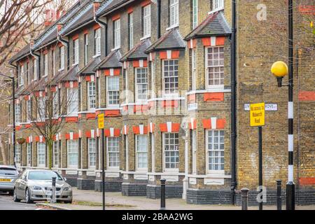 London, Großbritannien - 9. Dezember 2019 - traditionelle englische Reihenhäuser im Südosten Londons Stockfoto