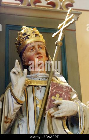 Der heilige Fabian, Statue auf dem Antoniusaltar in der Pfarrkirche zum Heiligen Namen Mariens in Kamanje, Kroatien Stockfoto