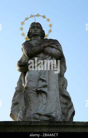 Unsere Frau von Volavje, Statue auf der Kirche unserer Frau von Volavje in Volavje, Kroatien Stockfoto