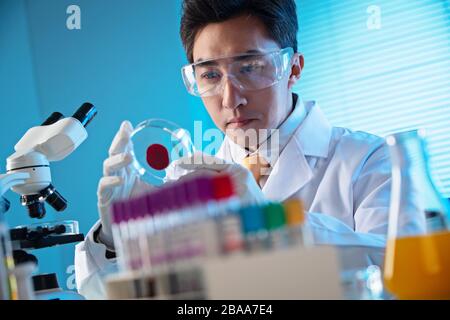 Wissenschaftler des Laborexperiments Stockfoto