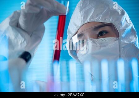 Medizinisches Personal testet Labor Stockfoto