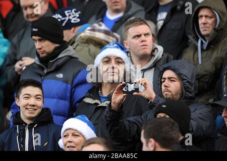 Everton-Fans auf der Tribüne im Britannia Stadium Stockfoto