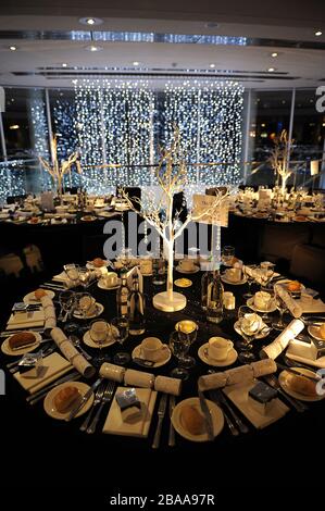 Gastfreundschaft auf der Epsom Racecourse 'Diamonds on the Downs' Christmas Party Stockfoto