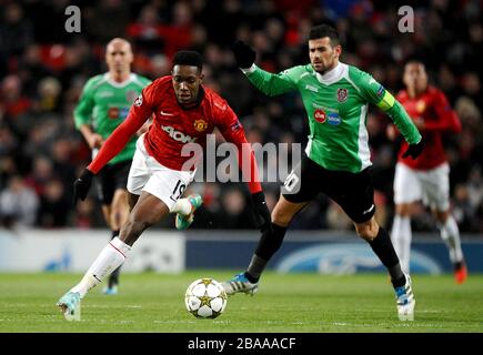 Manchester United (links) mit Ricardo Cadu von CFR Cluj-Napoca in Aktion Stockfoto