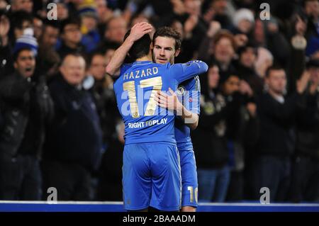 Chelseas Juan Mata feiert mit Teamkollege Eden Hazard (links) ihr fünftes Tor des Spiels Stockfoto