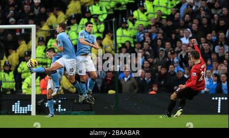 Robin Van Persie von Manchester United erzielt das dritte Tor seiner Mannschaft Stockfoto