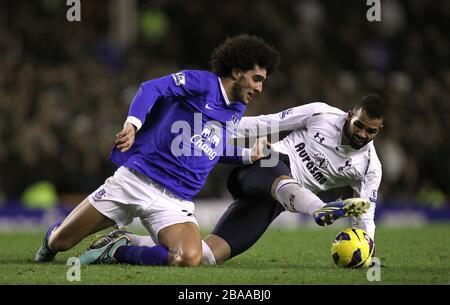 Tottenham Hotspur's Raniere Sandro (rechts) und Evertons Marouane Fellaini kämpfen um den Ball Stockfoto