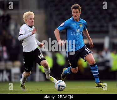 Derby County will Hughes (links) und Michael Tonge von Leeds United Stockfoto