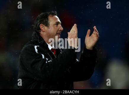 Cardiffs Manager Malky Mackay lobt am Ende der Partie nach ihrem Sieg ihre Fans Stockfoto