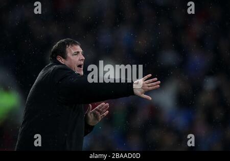 Cardiffs Manager Malky Mackay ruft während des Spiels Anweisungen heraus Stockfoto