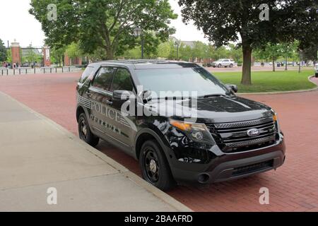 Fahrzeug der Dearborner Polizeibehörde vor dem Henry Ford Museum, Dearborn, Michigan, USA Stockfoto