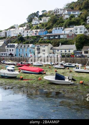 East Looe River bei Ebbe, Looe, Cornwall, Großbritannien Stockfoto