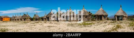 Blick auf Reethütten am Strand, Todos Santos, Baja California sur, Mexiko Stockfoto