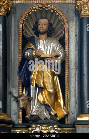 Der Evangelist Lukas, Statue auf der Kanzel in der Kirche der Heiligen Katharina von Alexandrien in Zagreb, Kroatien Stockfoto